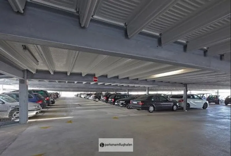 Parken Flughafen Hamburg P8-P9 Bild 7