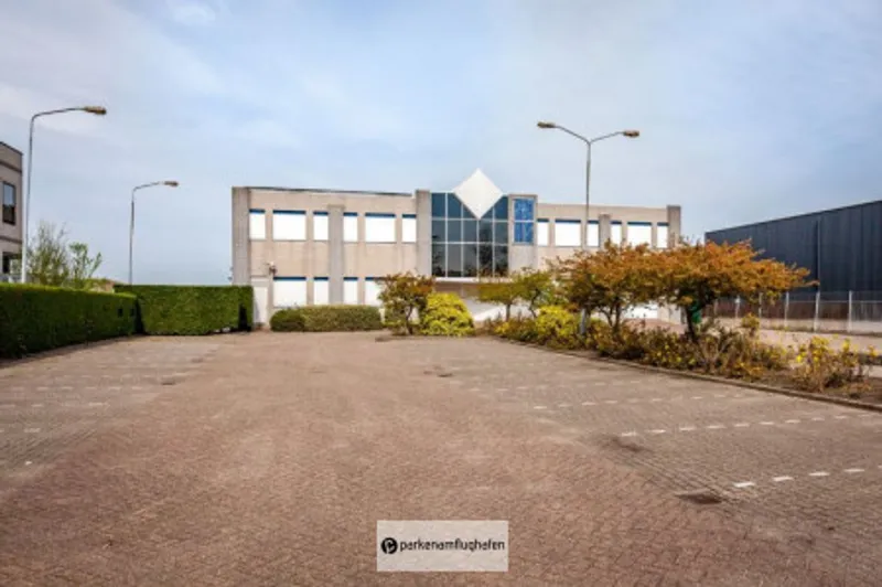 Garant Parking Rotterdam leere Parkfläche