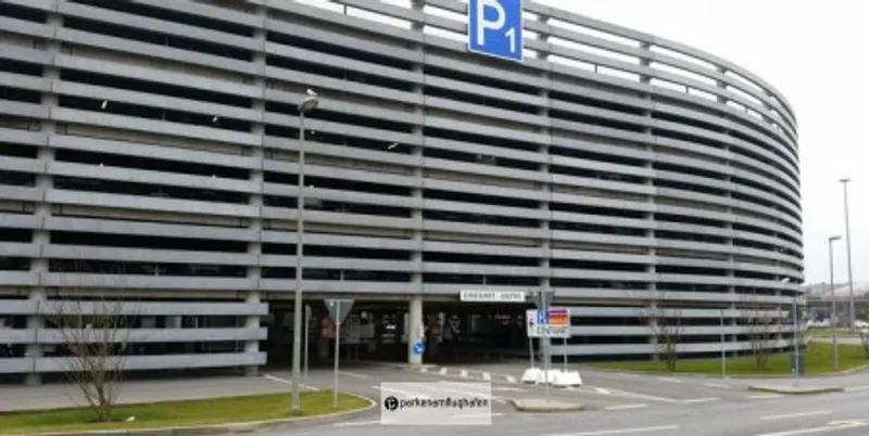 Parken Flughafen Hamburg P1 Bild 1