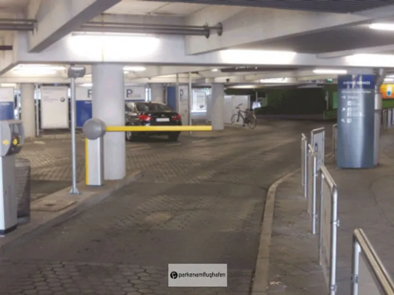ParkenPlus am Airport Nürnberg Beschrankte Zufahrt