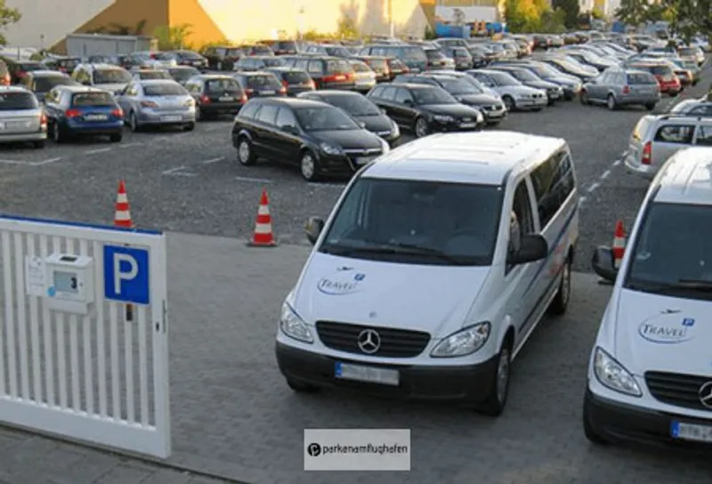 Travel Parking Parkplatz Frankfurt Sicherheitstor