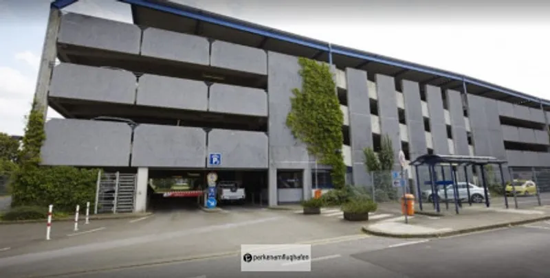 Parken Flughafen Dortmund P5 Parkhaus von außen