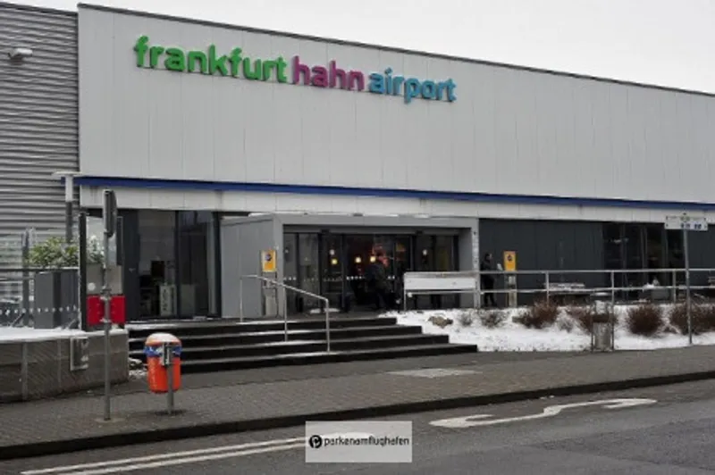 Parken Flughafen Hahn P2 Terminal