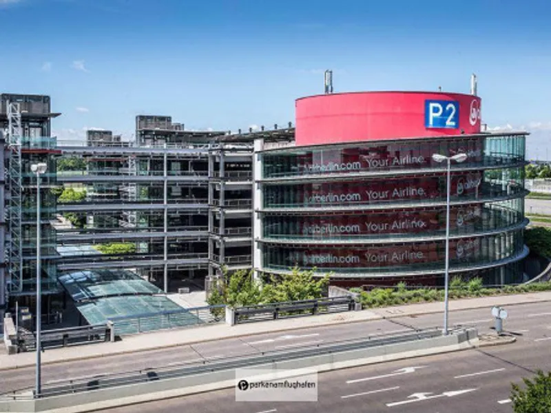 P2 Stuttgart Airport Parkhaus weite Ansicht