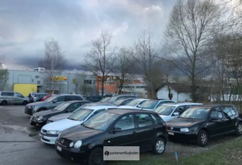 ZS Car Parking Zürich Parkplatz mit geparkten Autos