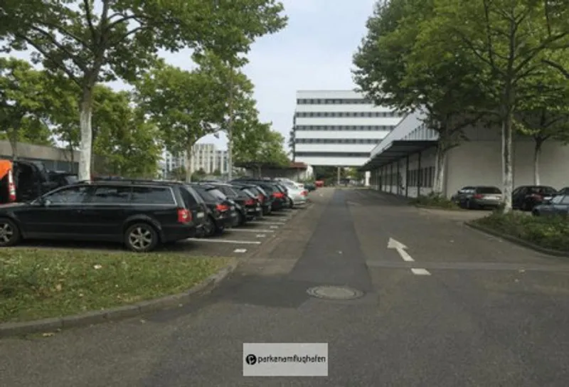 ParKing Frankfurt Parkplätze weite Ansicht