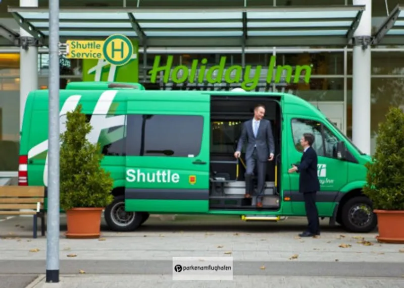 Holiday Inn Parken Brandenburg Shuttlebus Seitenansicht