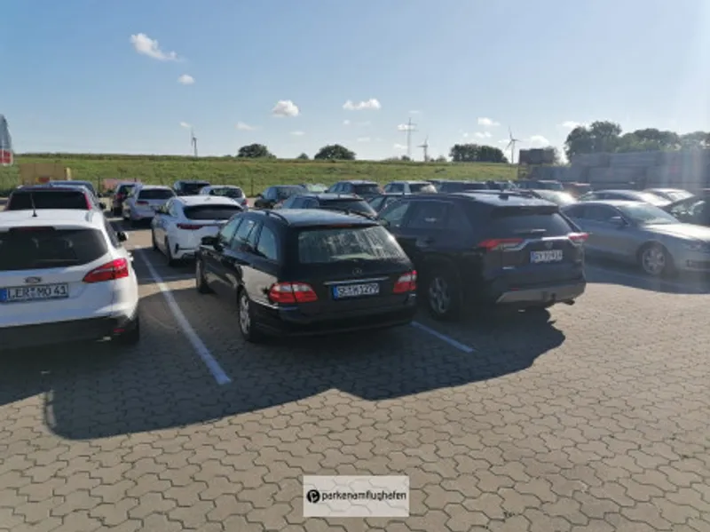 ParkenFlughafenBremen Parkende Fahrzeuge