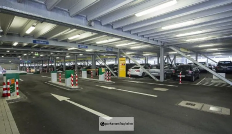 Parken Flughafen Düsseldorf P7 Einfahrt Parkplätze