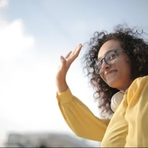 woman-waving-goodbye